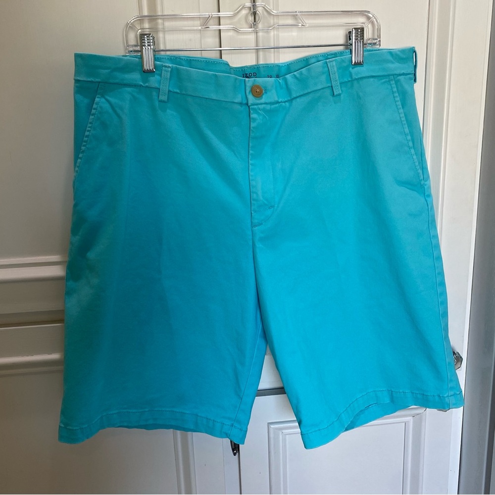 Izod Mens Saltwater Stretch Flat Front Chino Shorts 38x10 Aqua/Turquoise Blue